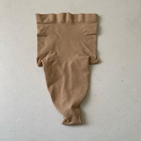 New Skims Seamless Sculpt High Wasted Thong Clay Size XS - Picture 4 of 6